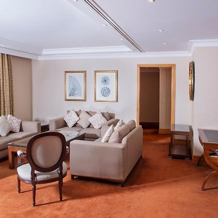 Radisson Blu Martinez Beirut Hotel Kültér fotó A suite at the InterContinental Hotel, London, Park Lane