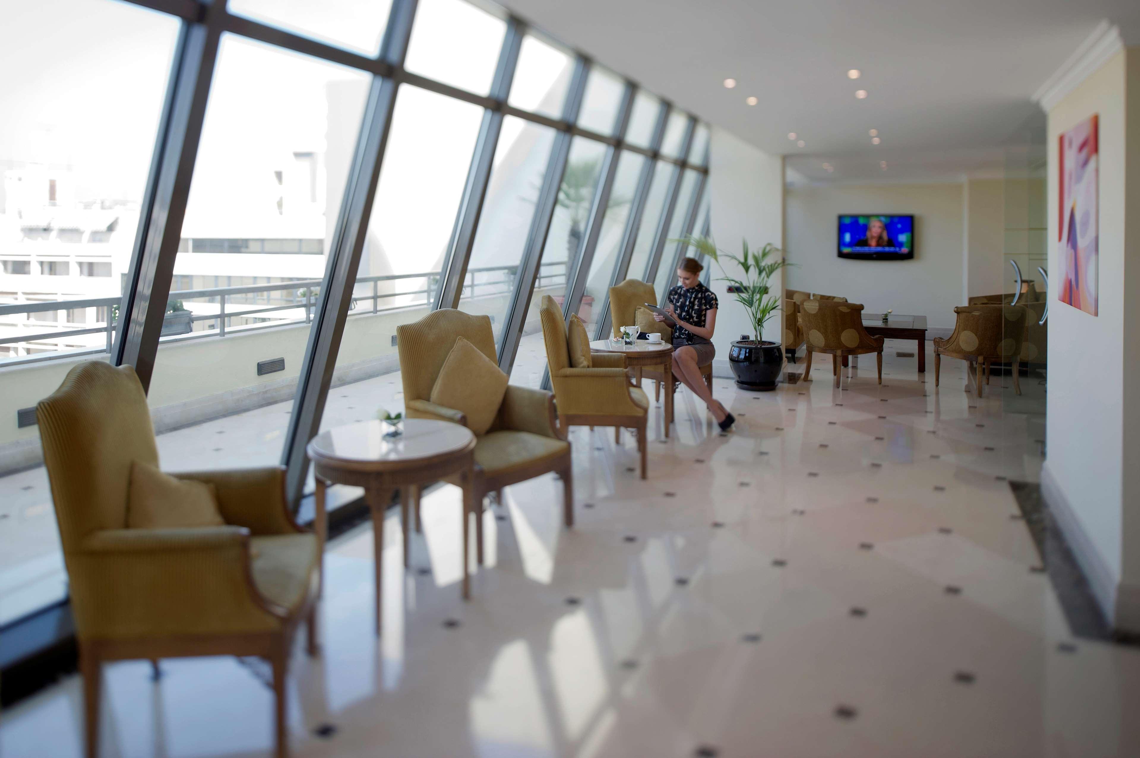 Radisson Blu Martinez Beirut Hotel Kültér fotó The lounge at Kilimanjaro International Airport