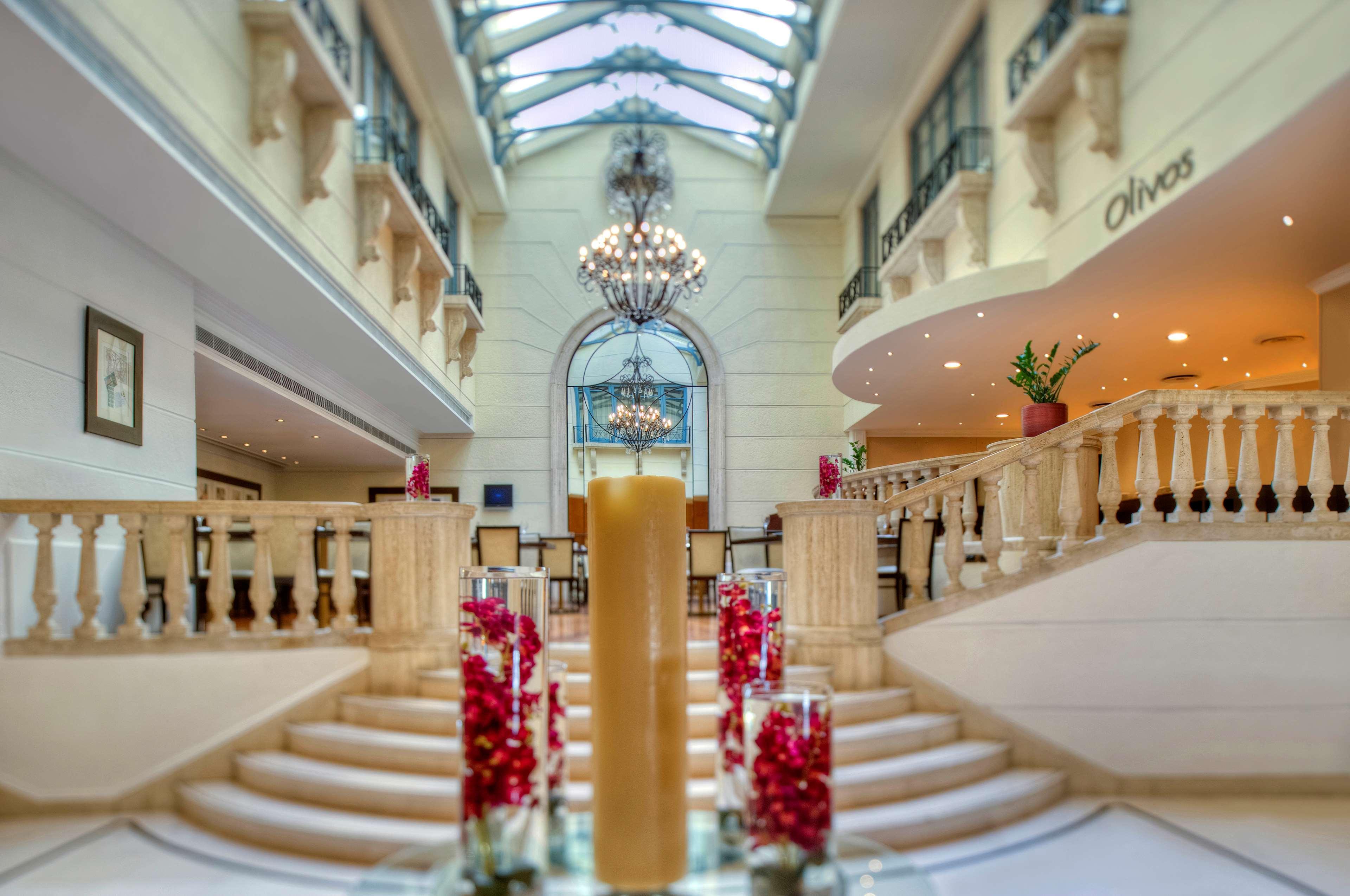 Radisson Blu Martinez Beirut Hotel Kültér fotó Lobby