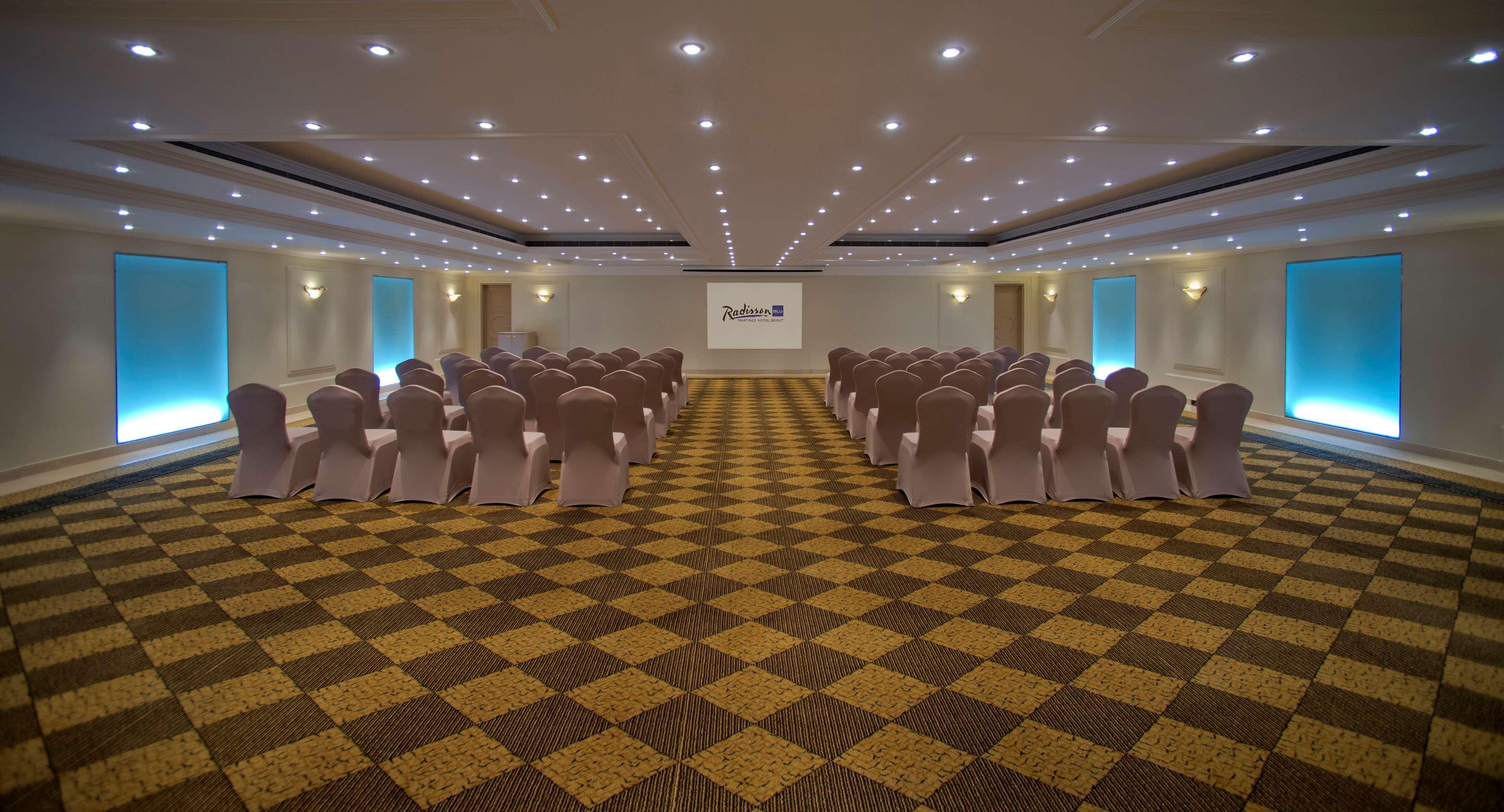 Radisson Blu Martinez Beirut Hotel Kültér fotó A meeting room at the hotel