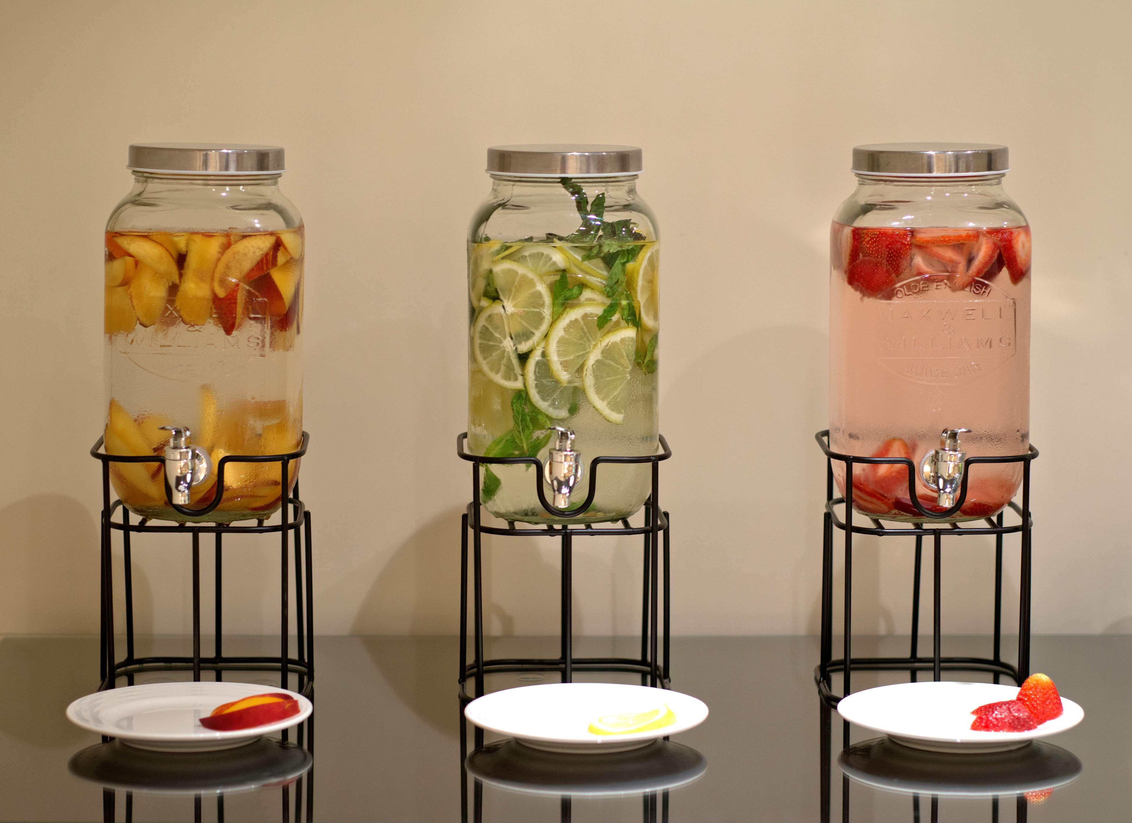 Radisson Blu Martinez Beirut Hotel Kültér fotó Infused water