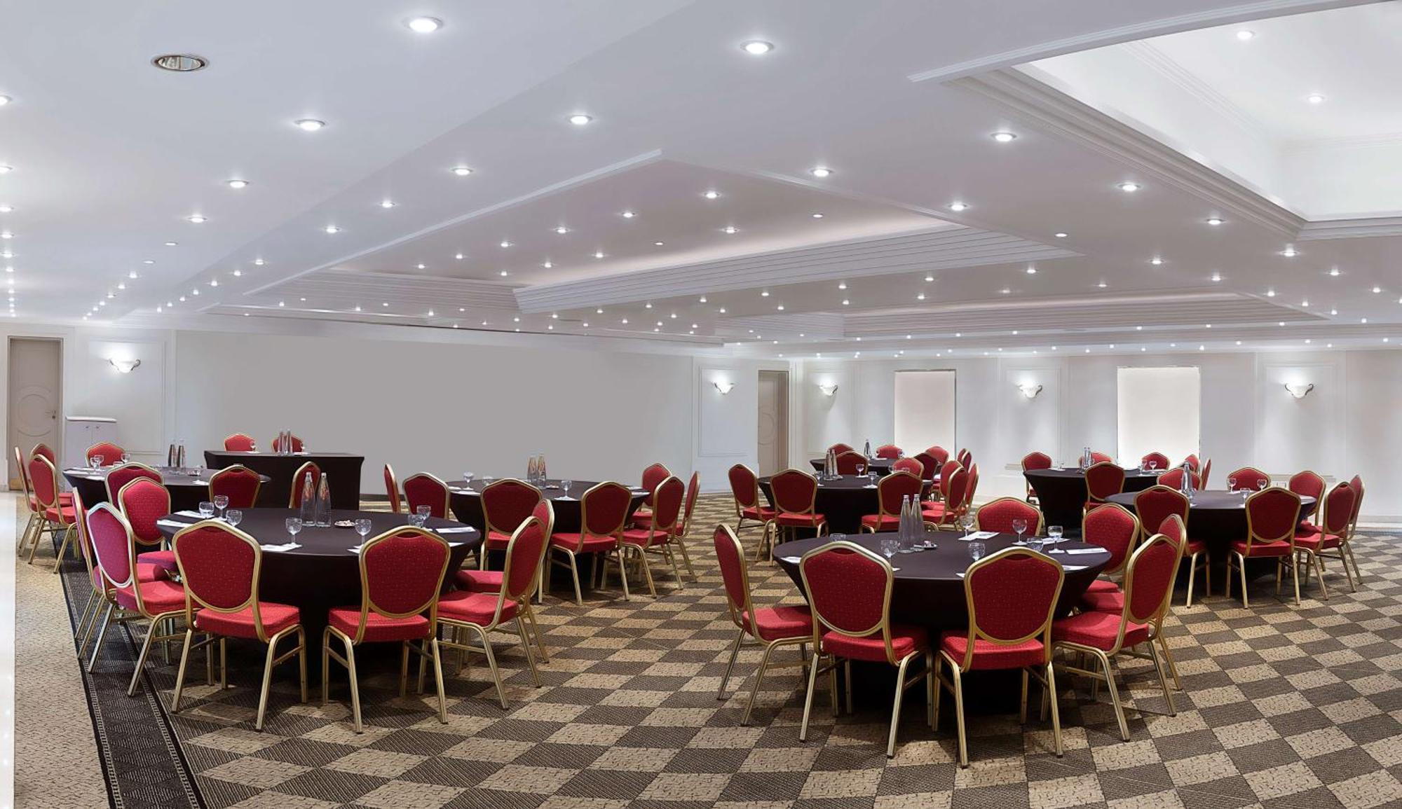 Radisson Blu Martinez Beirut Hotel Kültér fotó The ballroom