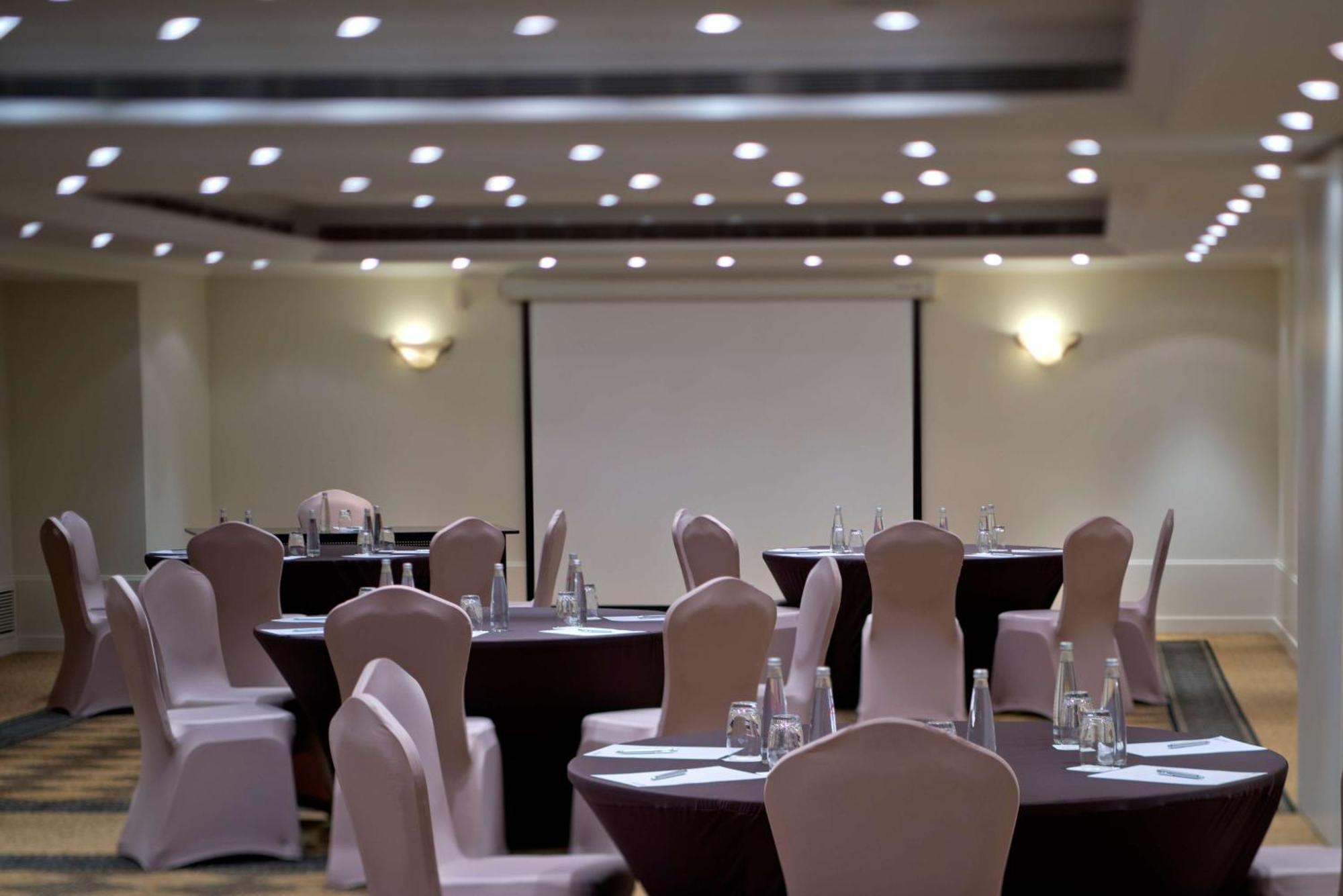 Radisson Blu Martinez Beirut Hotel Kültér fotó Meeting room