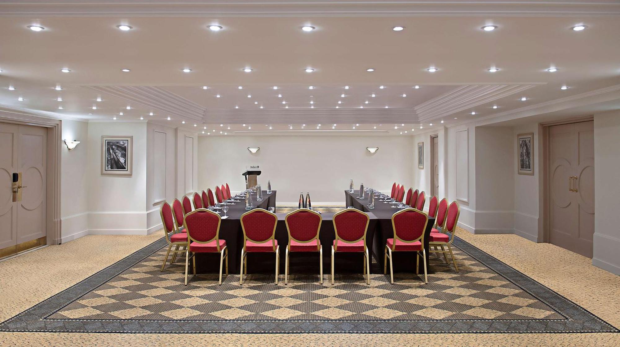 Radisson Blu Martinez Beirut Hotel Kültér fotó The boardroom at the London Marriott Grand Ballroom