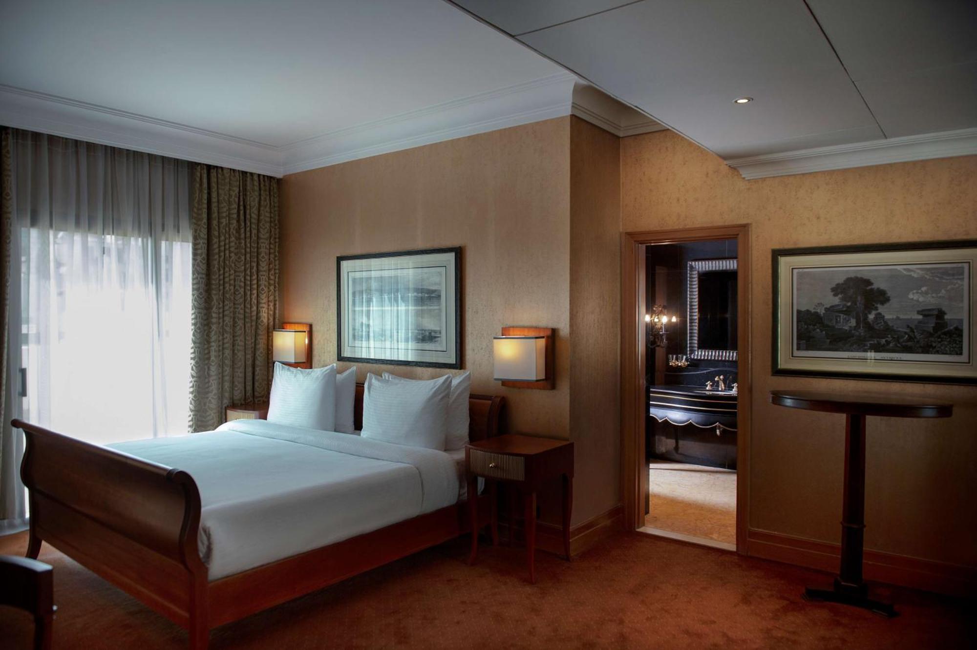 Radisson Blu Martinez Beirut Hotel Kültér fotó