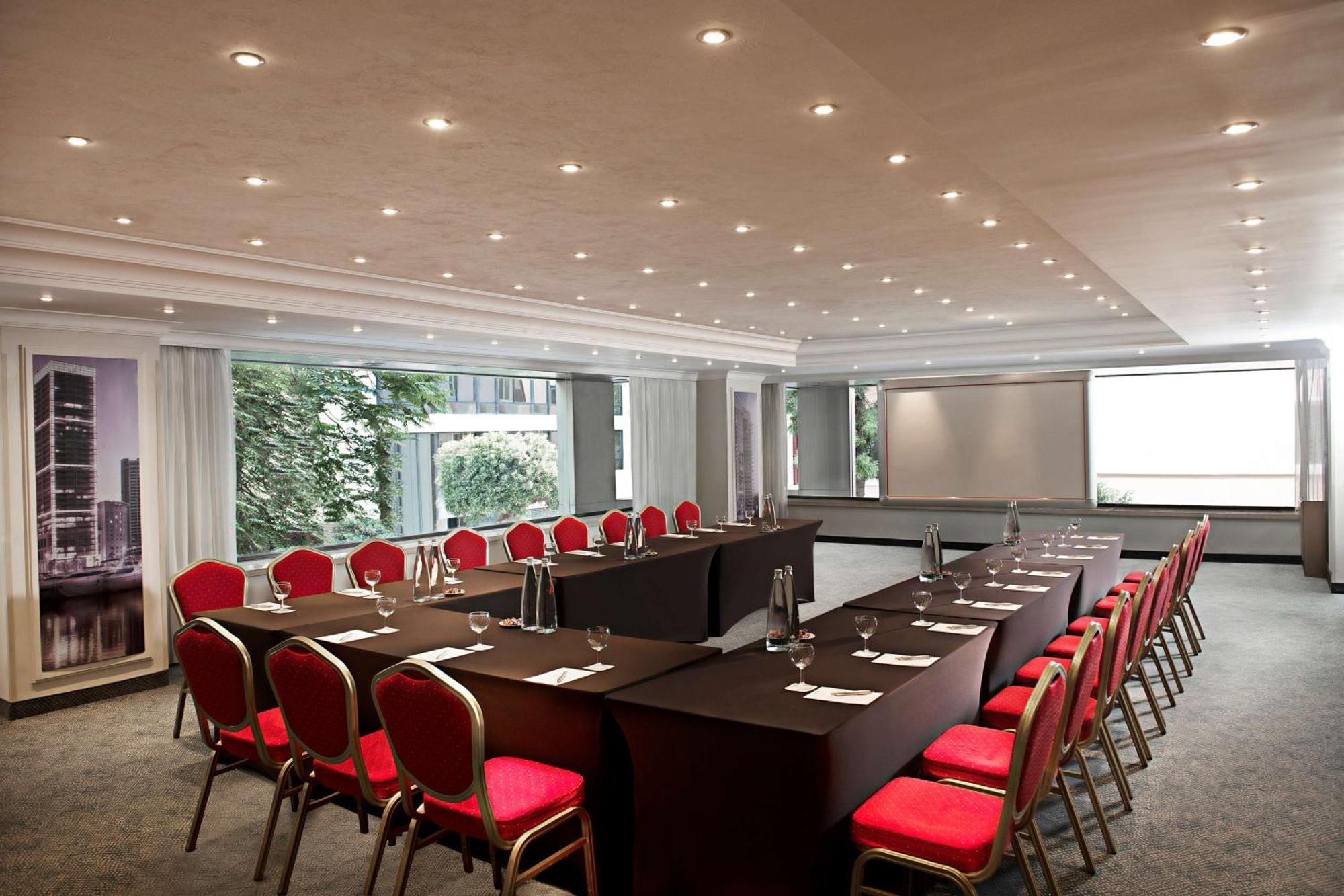 Radisson Blu Martinez Beirut Hotel Kültér fotó Meeting room