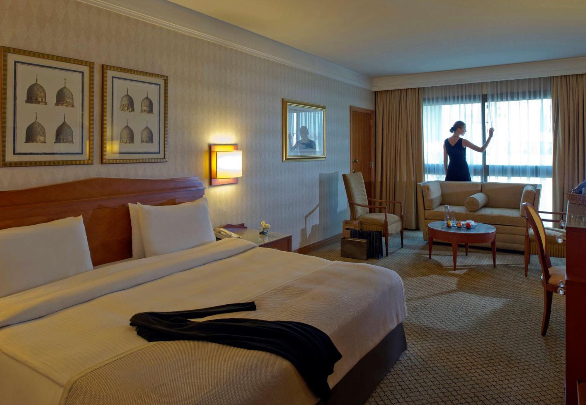 Radisson Blu Martinez Beirut Hotel Kültér fotó A maid cleaning a hotel room