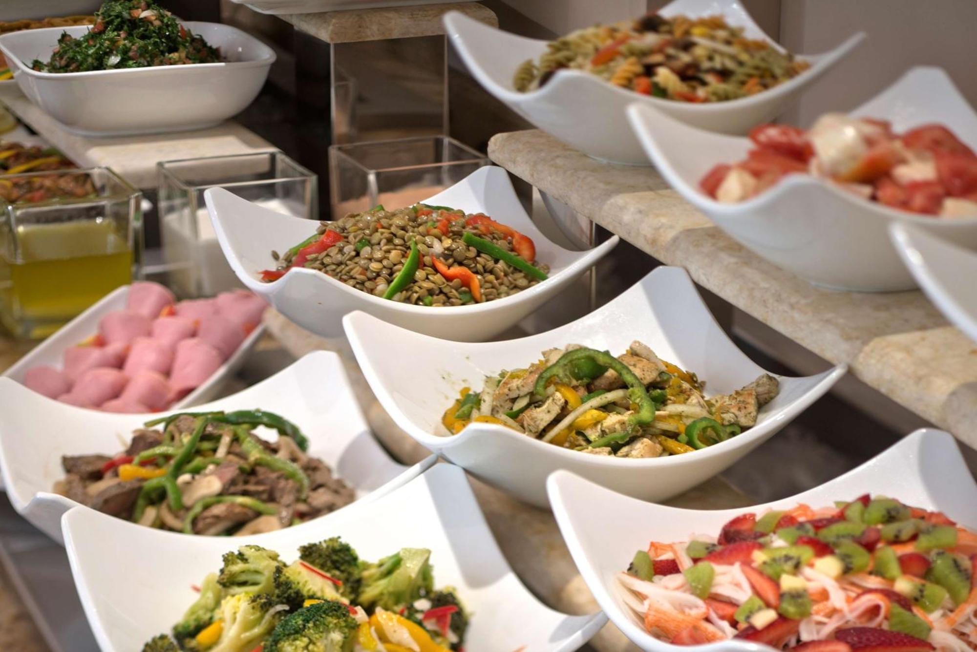 Radisson Blu Martinez Beirut Hotel Kültér fotó A selection of salads
