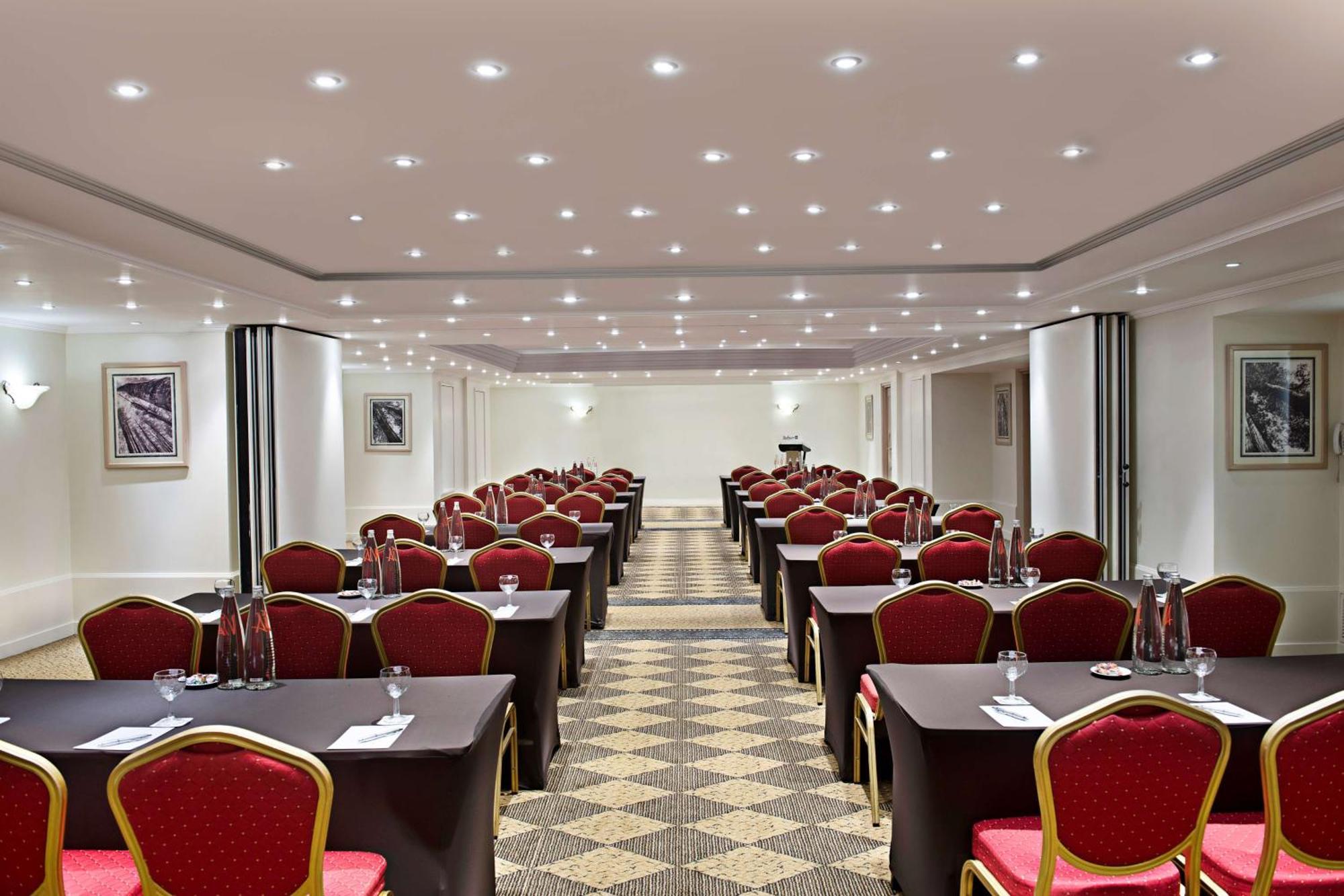 Radisson Blu Martinez Beirut Hotel Kültér fotó The ballroom